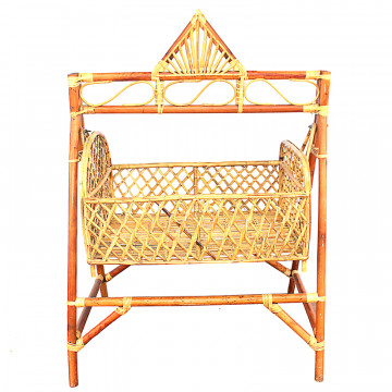 কাঠ ও বেতের দোলনা
